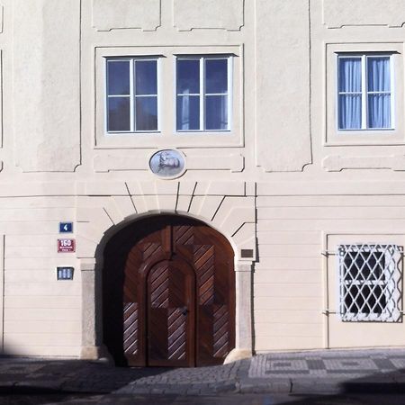 Apartment Dum U Cerneho Beranka Prag Exteriör bild