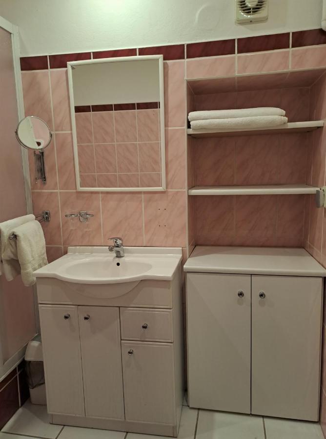 Apartment Dum U Cerneho Beranka Prag Exteriör bild