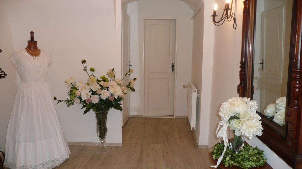 Apartment Dum U Cerneho Beranka Prag Rum bild